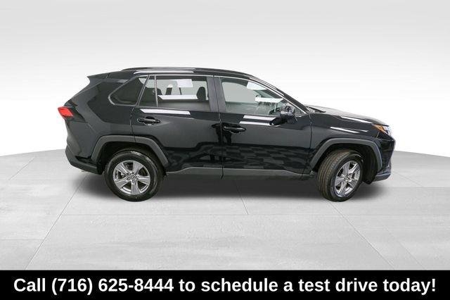 2025 Toyota RAV4 XLE photo 7