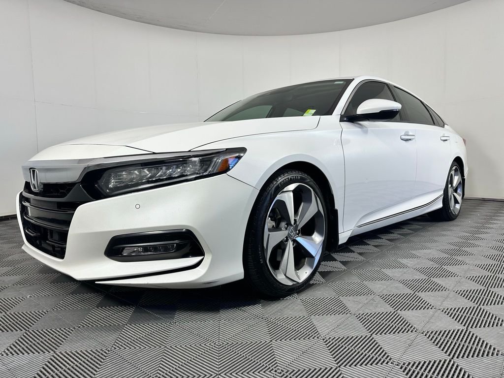 2018 Honda Accord Touring 2.0T photo 2