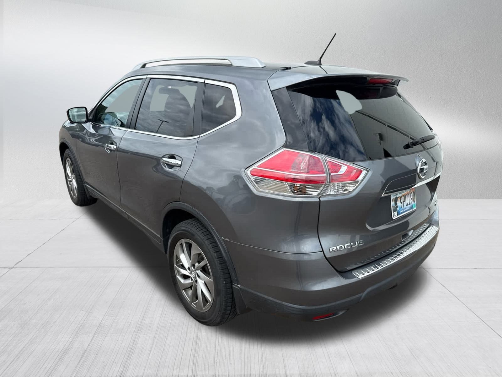 2015 Nissan Rogue SL photo 3