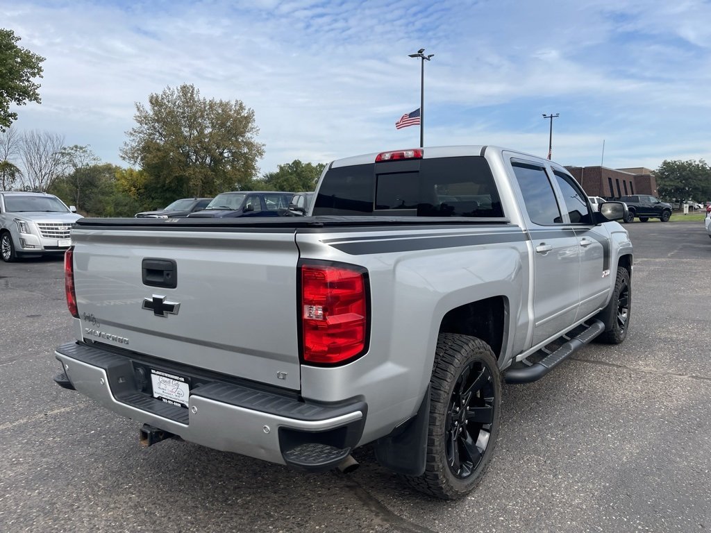 2017 Chevrolet Silverado LT photo 4