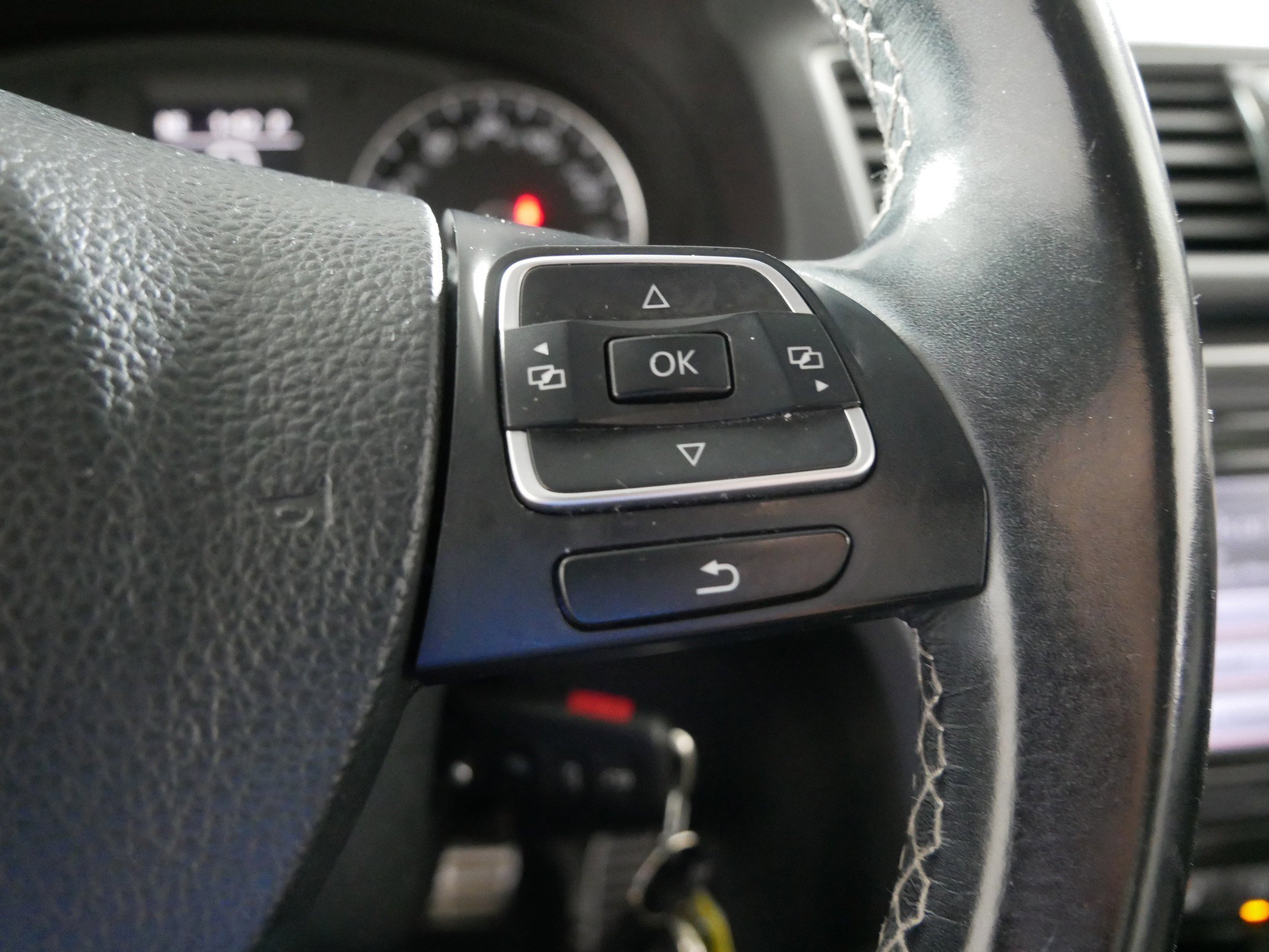2015 Volkswagen Passat SE photo 25