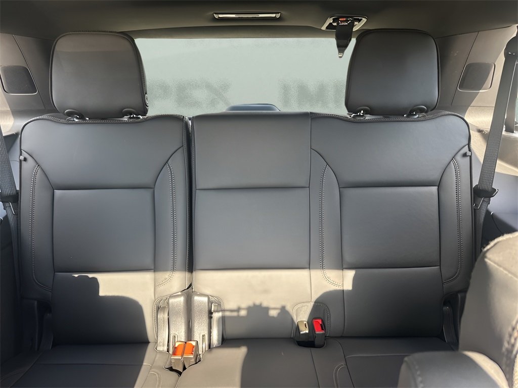 2025 Chevrolet Tahoe High Country photo 13