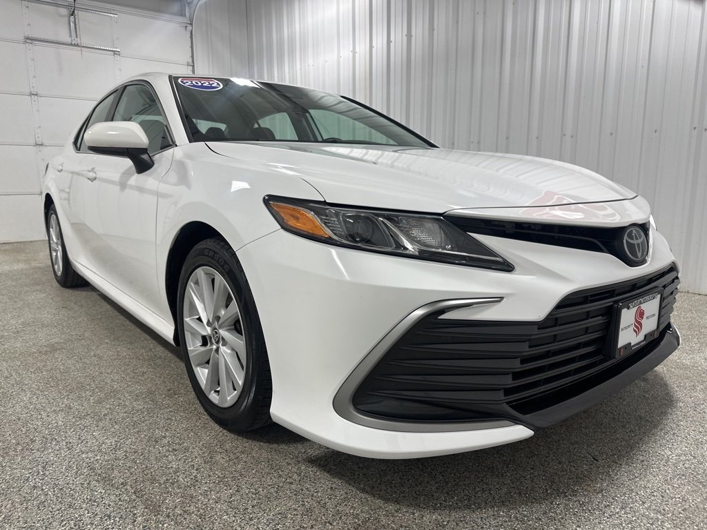 2022 Toyota Camry LE photo 2