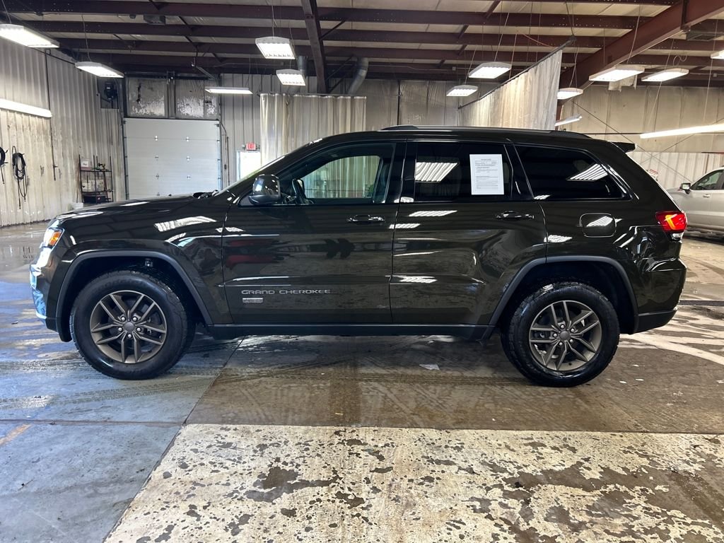 2016 Jeep Grand Cherokee Laredo photo 2