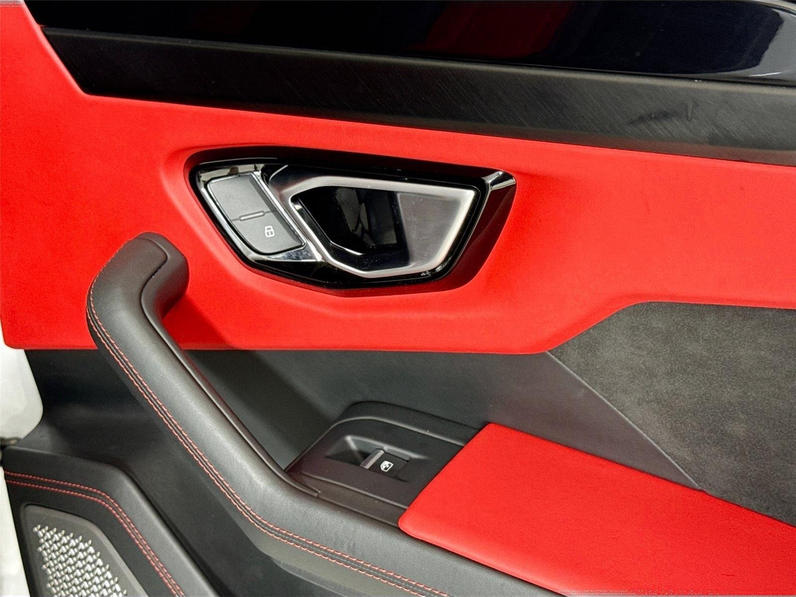 2021 Lamborghini Urus photo 27