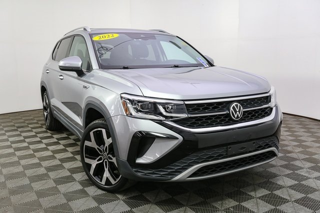 2022 Volkswagen Taos SEL photo 2