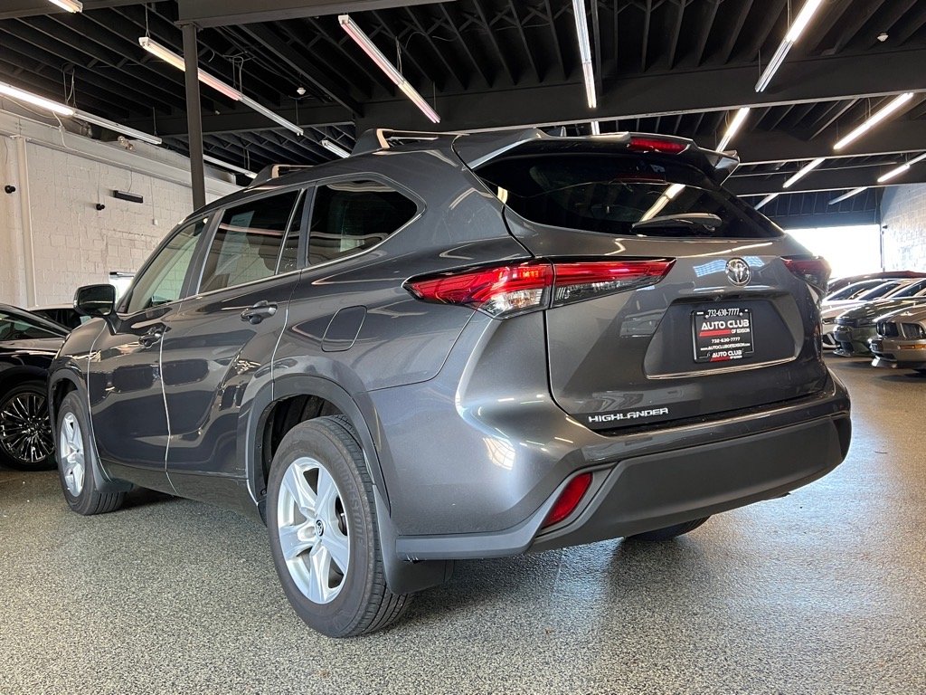 2023 Toyota Highlander L photo 4