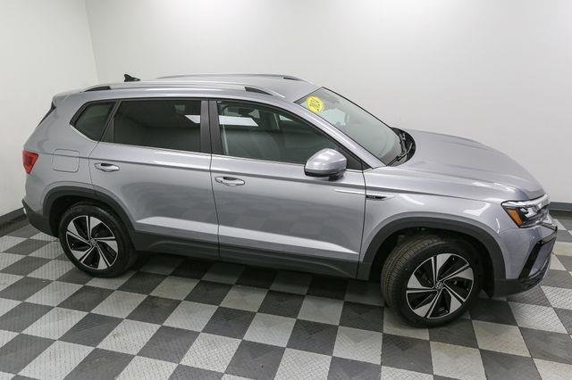 2024 Volkswagen Taos SE photo 5