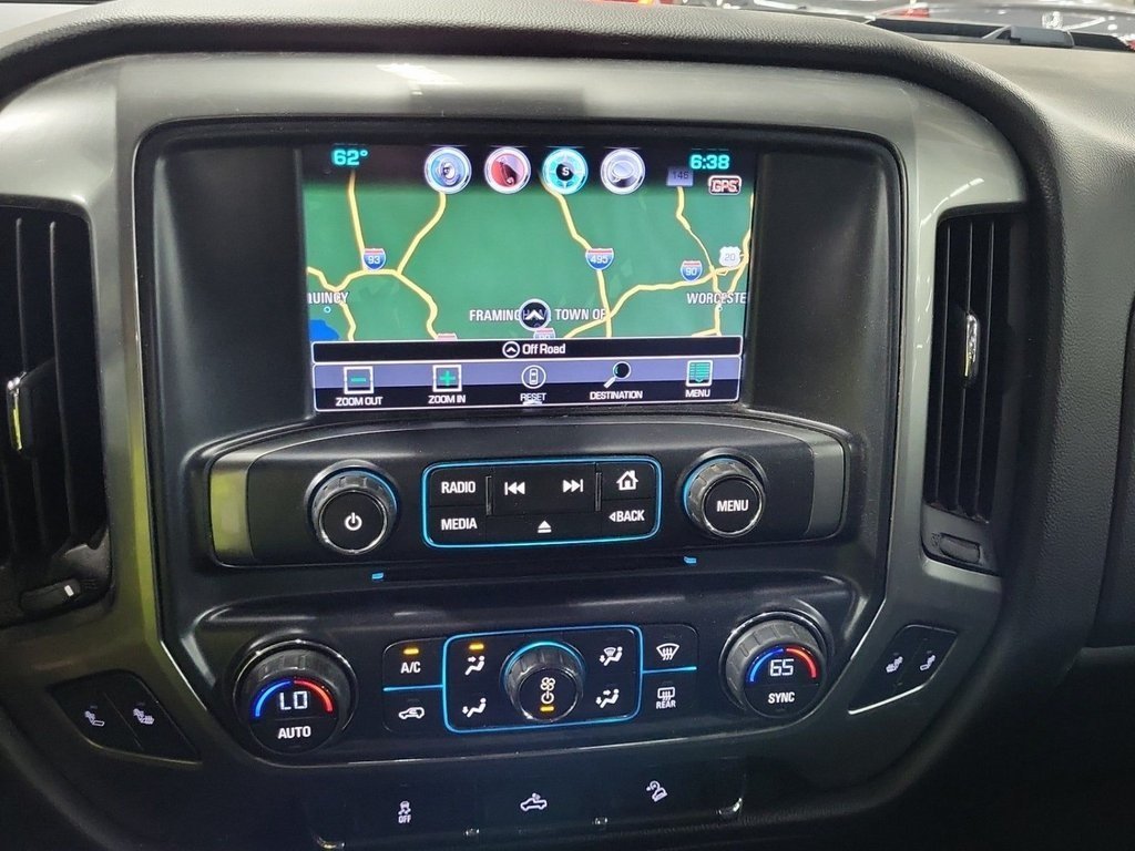 2016 Chevrolet Silverado LT photo 4