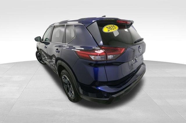 2025 Nissan Rogue SV photo 9