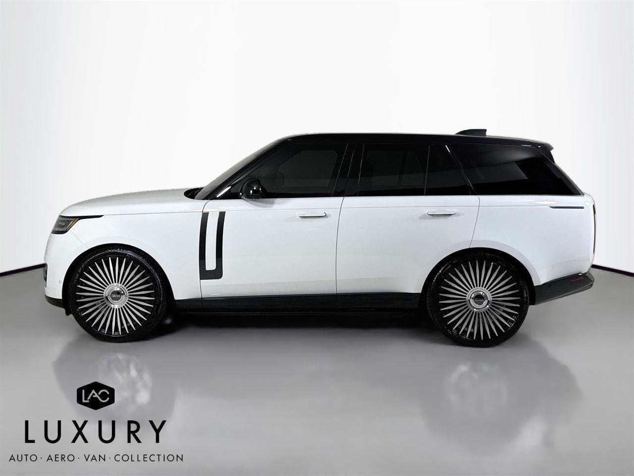 2023 Land Rover Range Rover SE photo 7