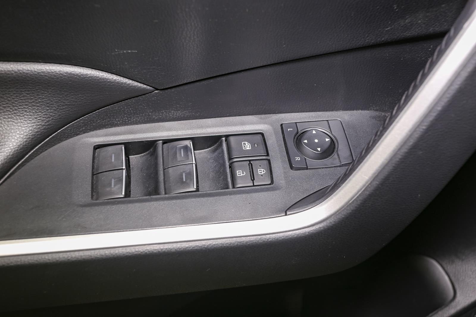 2024 Toyota RAV4 XLE photo 35