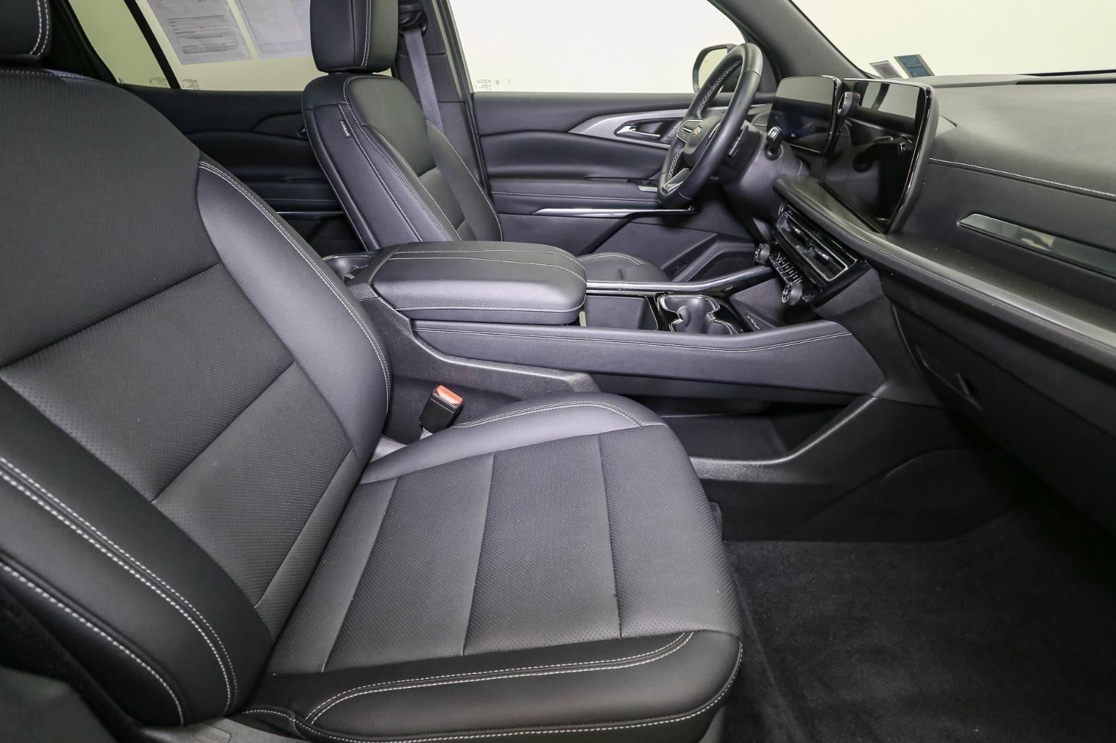 2025 Chevrolet Traverse photo 14
