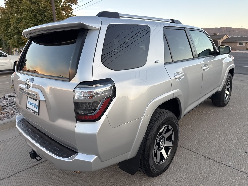 2022 Toyota 4Runner SR5 photo 3
