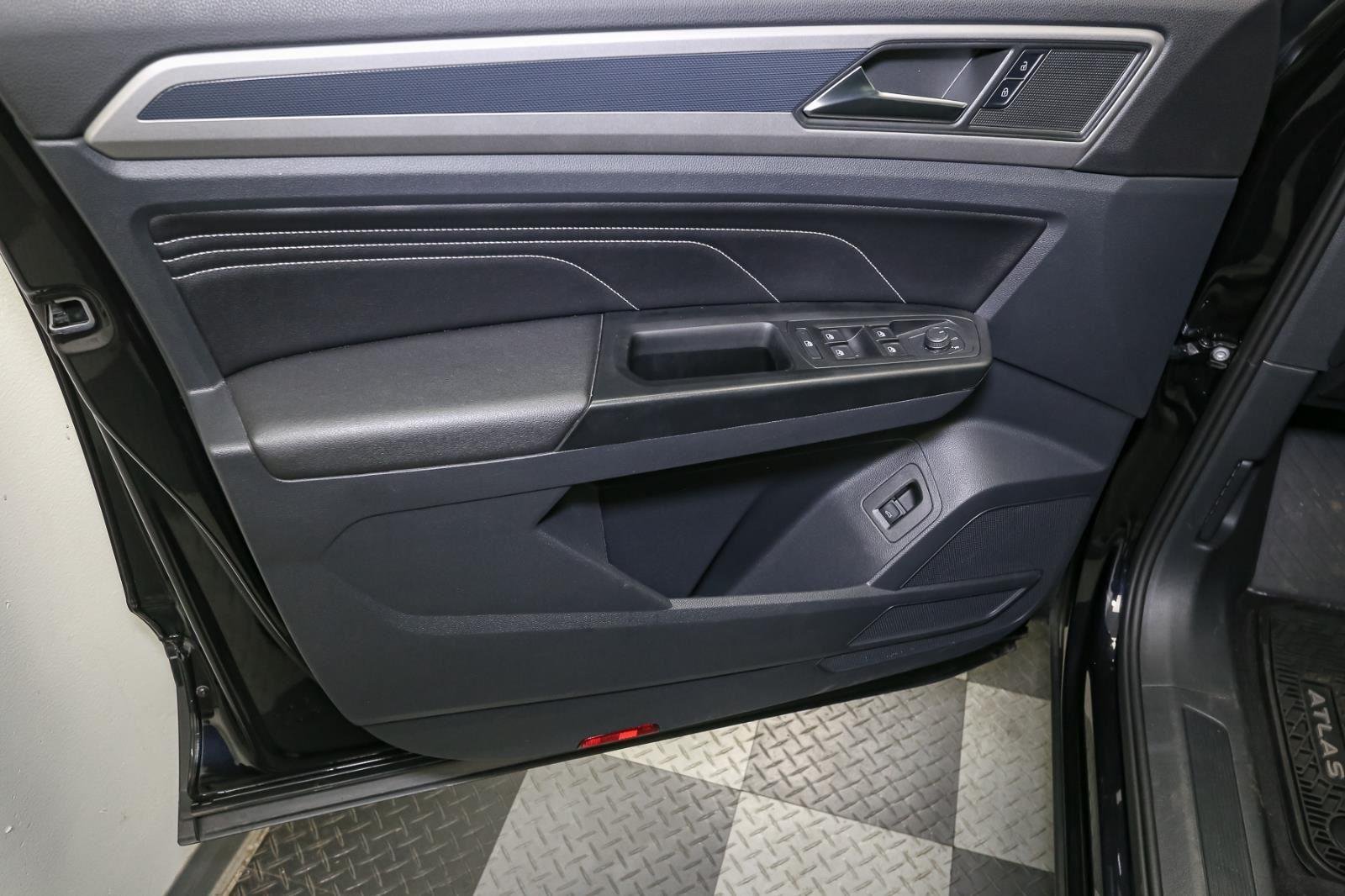 2020 Volkswagen Atlas Cross Sport SEL photo 32