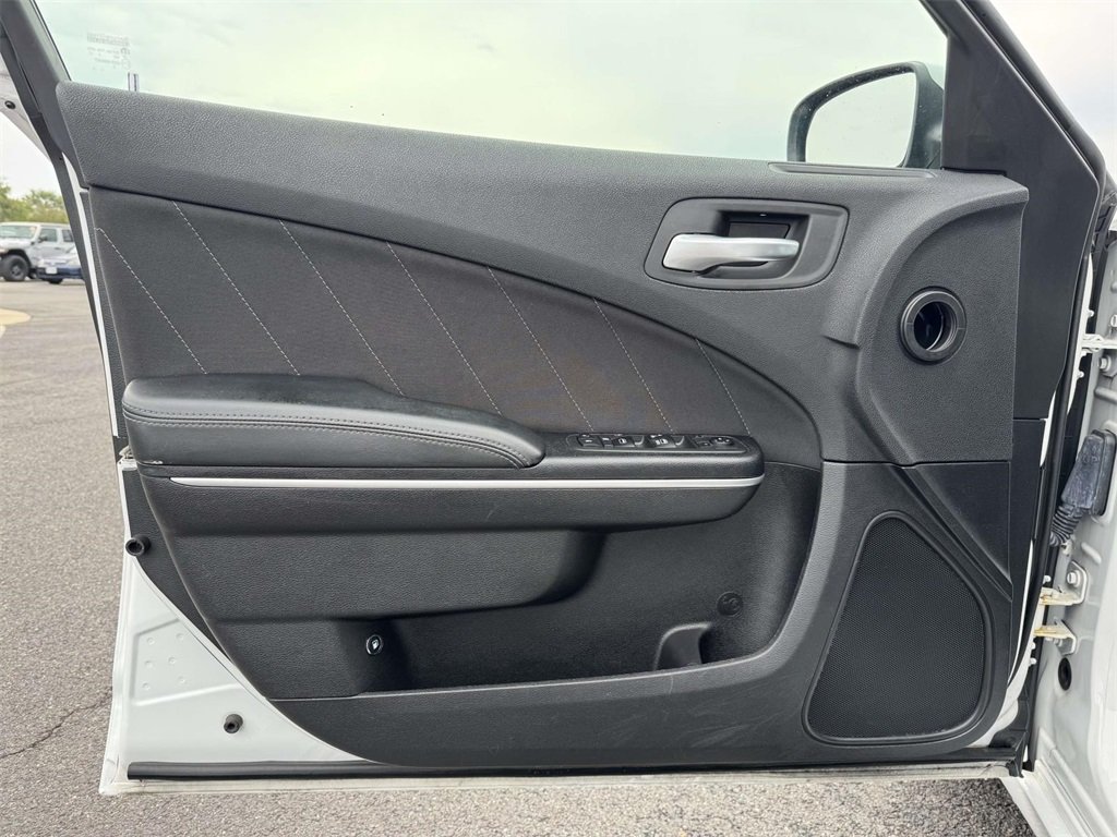 2019 Dodge Charger SXT photo 25