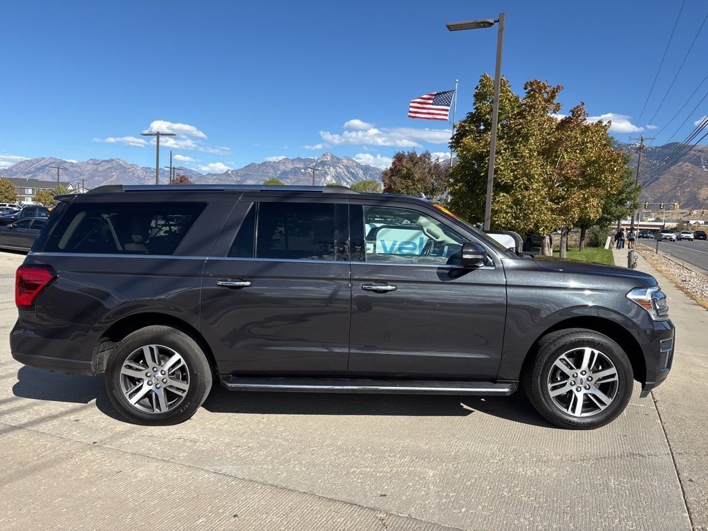 2023 Ford Expedition MAX Limited photo 3
