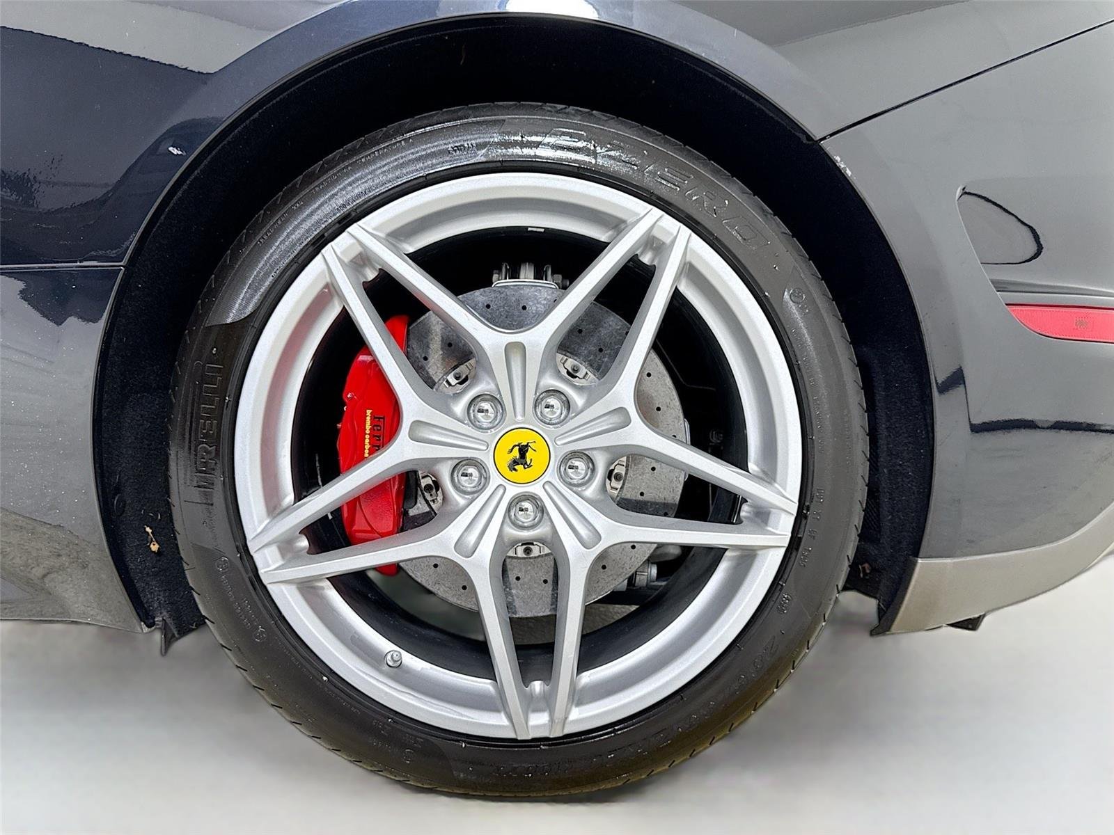 2018 Ferrari California T photo 35