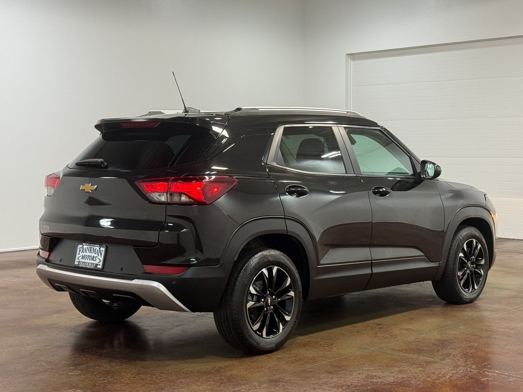 2022 Chevrolet Trailblazer LT photo 2