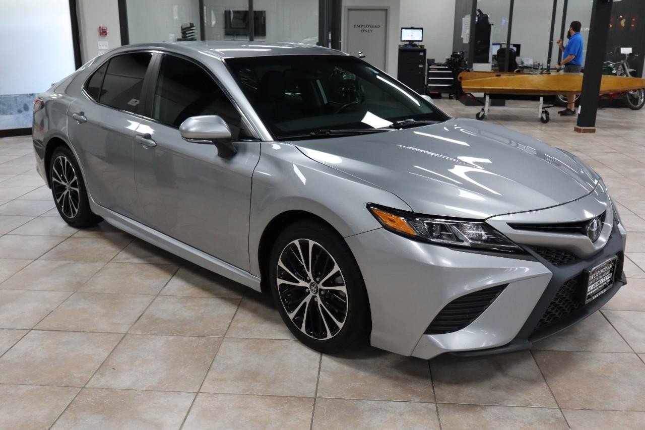 2019 Toyota Camry SE XLE photo 7