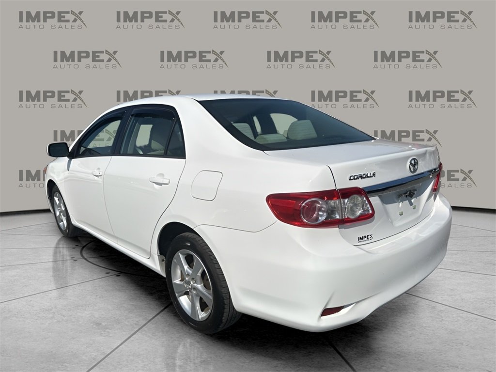 2012 Toyota Corolla LE photo 3