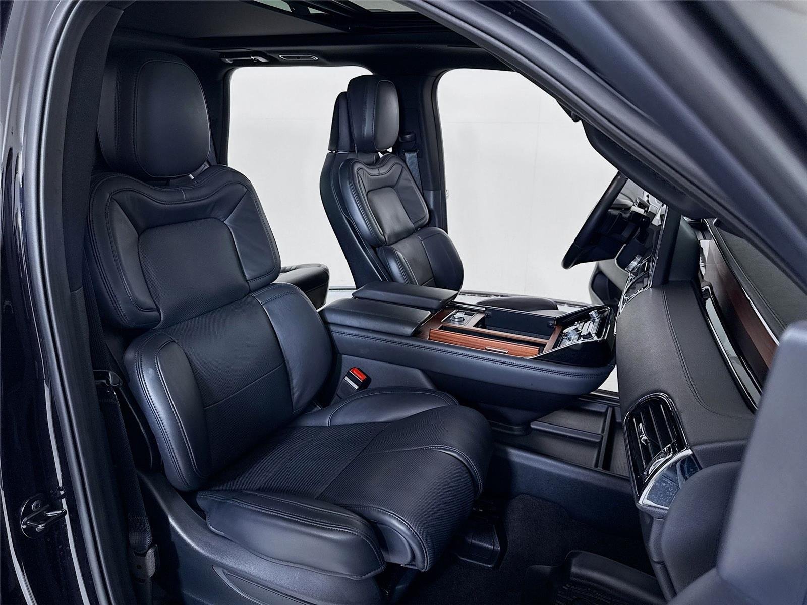 2024 Lincoln Navigator L Reserve photo 30