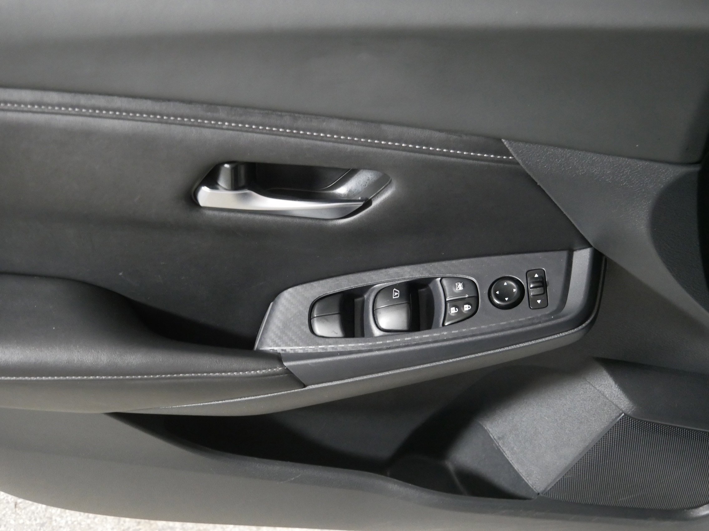 2023 Nissan Sentra SV photo 18