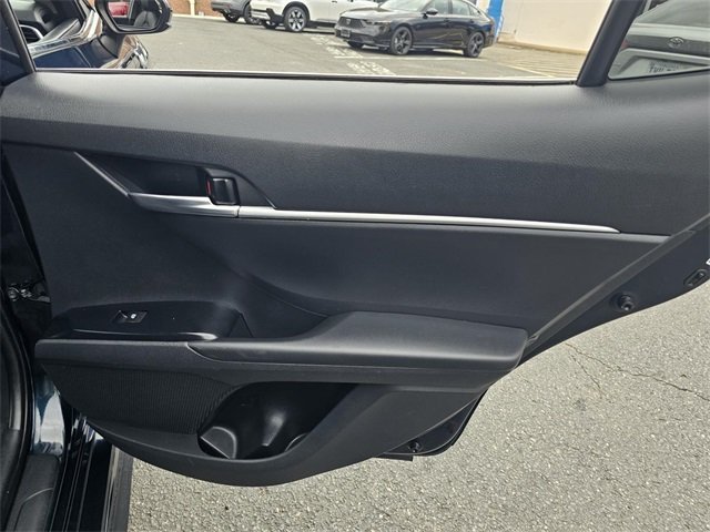 2018 Toyota Camry SE photo 9
