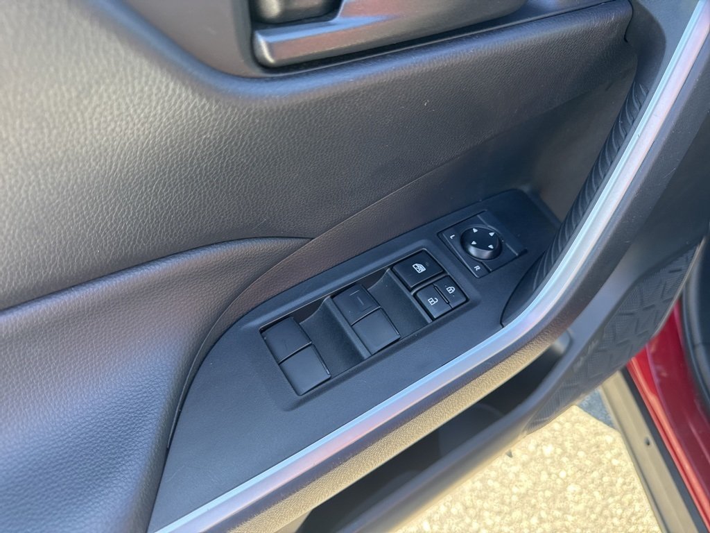 2023 Toyota RAV4 LE photo 23