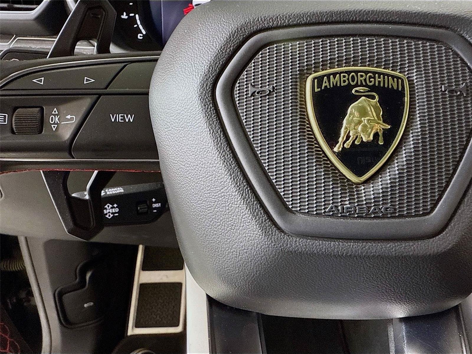 2020 Lamborghini Urus photo 16