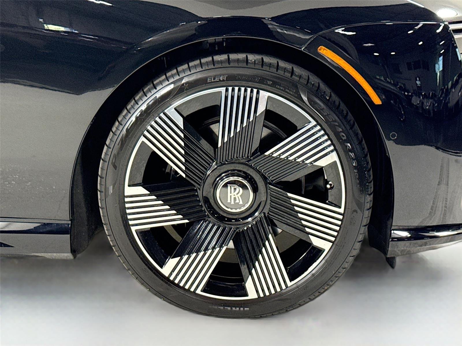 2024 Rolls Royce Spectre photo 33
