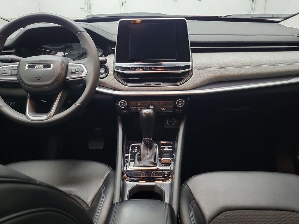2022 Jeep Compass Latitude photo 3