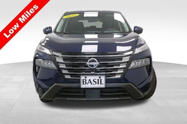 2025 Nissan Rogue SV photo 3