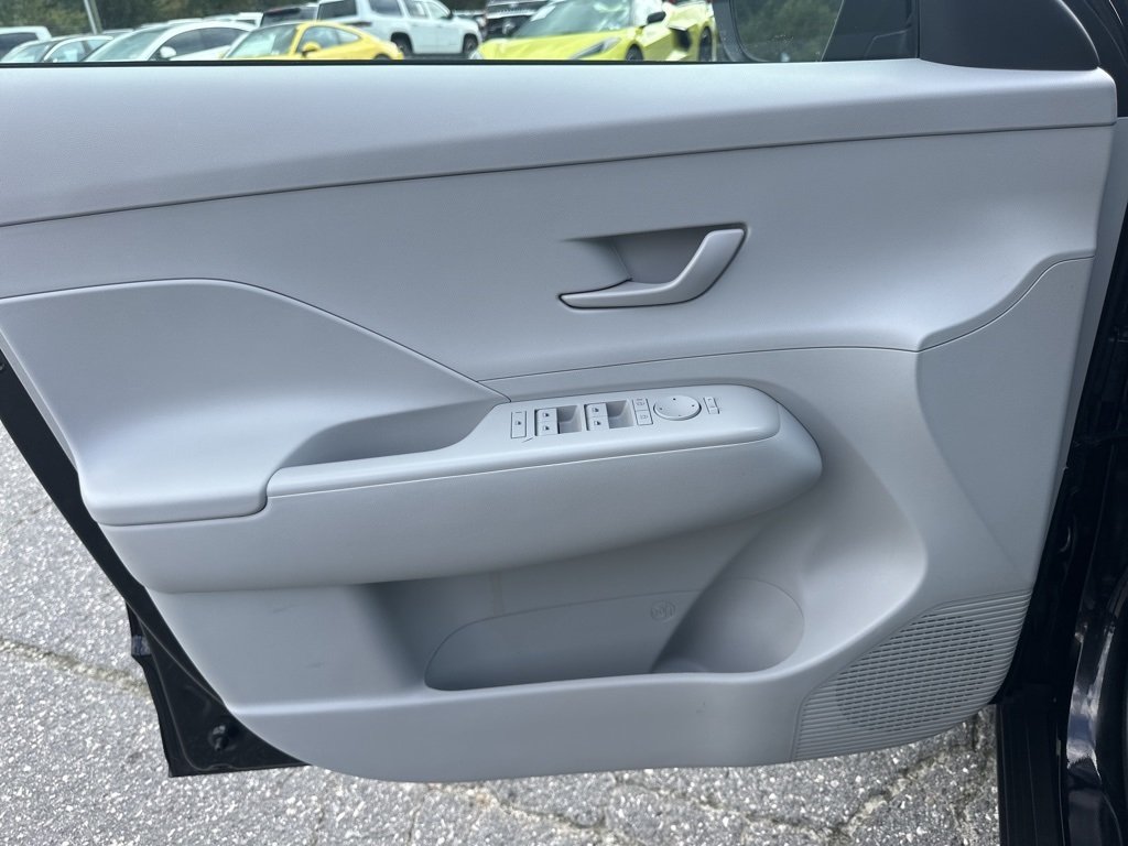 2025 Hyundai Kona SEL photo 23
