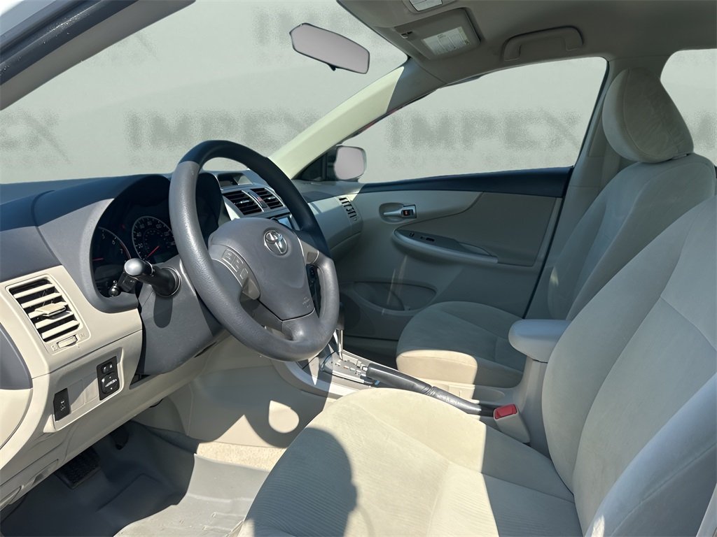 2012 Toyota Corolla LE photo 9