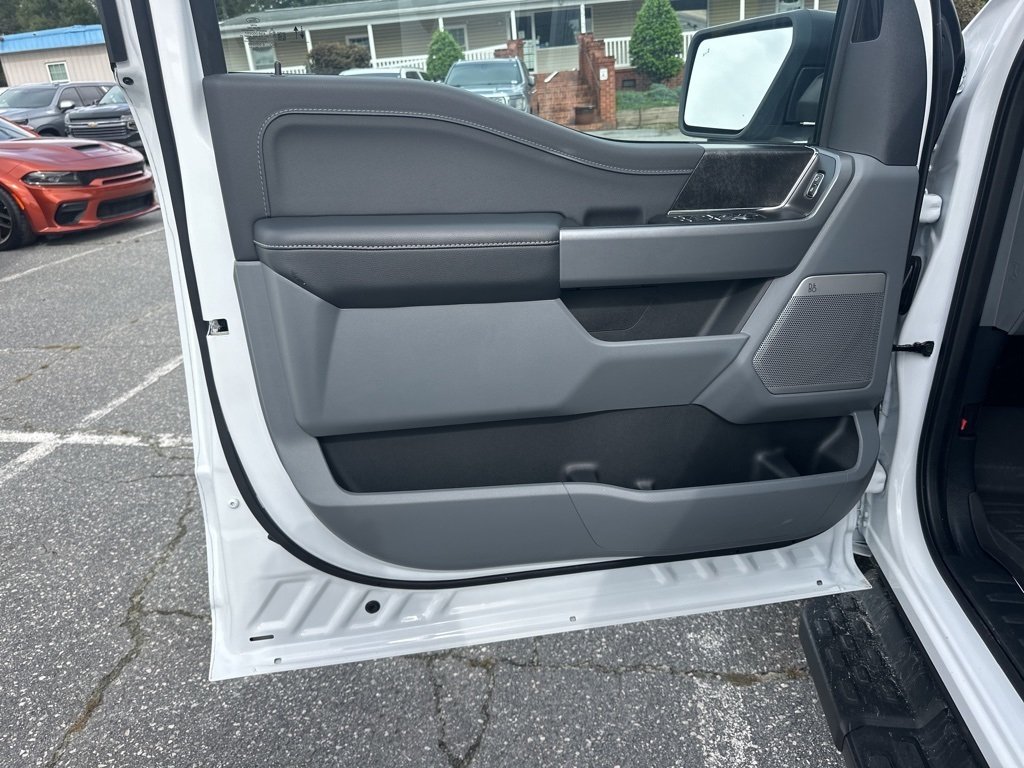 2024 Ford F-150 Lightning photo 24