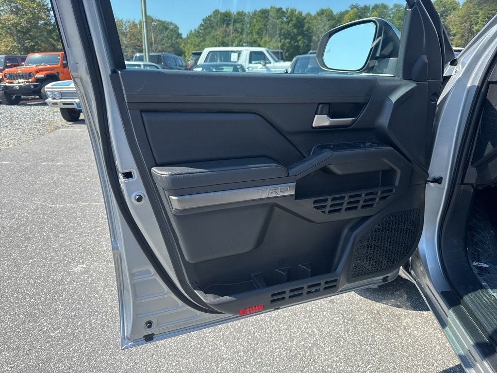 2025 Toyota Tacoma TRD Sport photo 24
