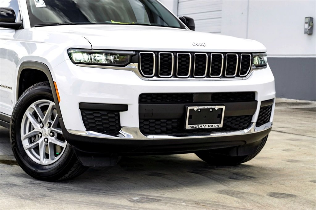 2021 Jeep Grand Cherokee Laredo photo 3
