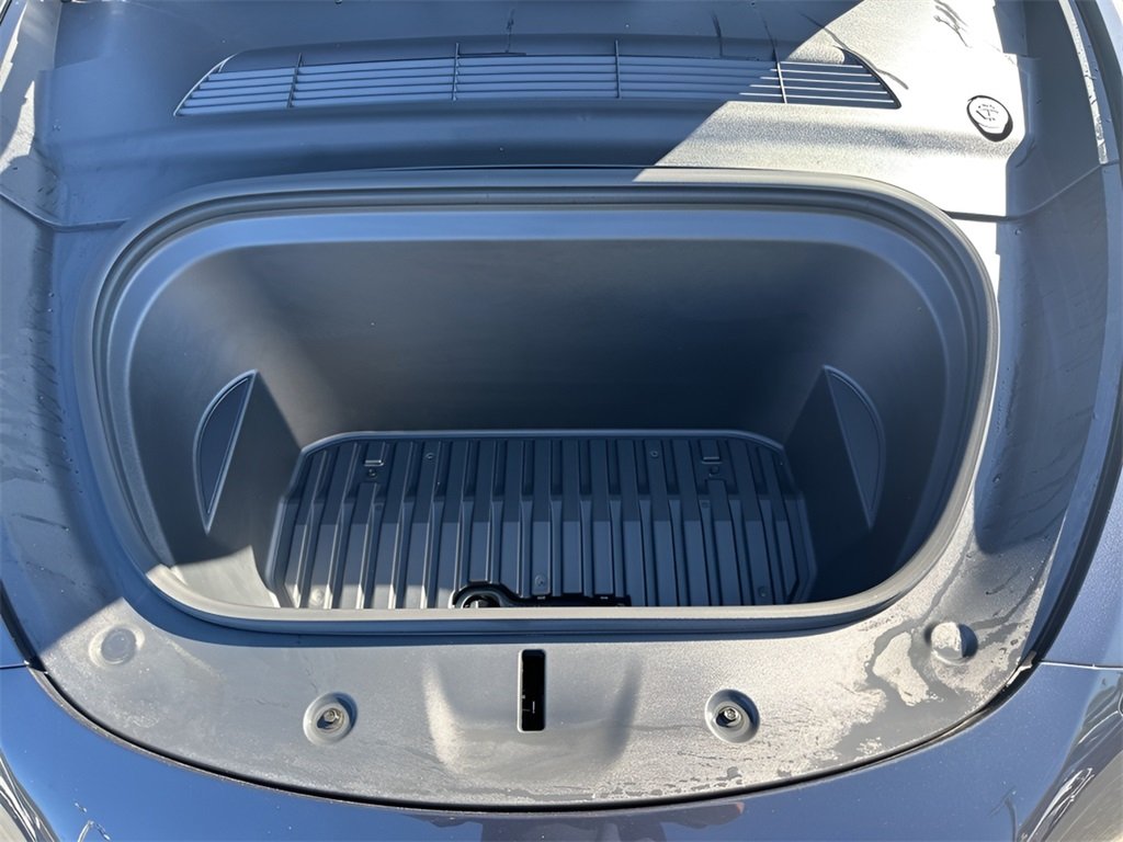 2024 Tesla Model Y Long Range photo 30