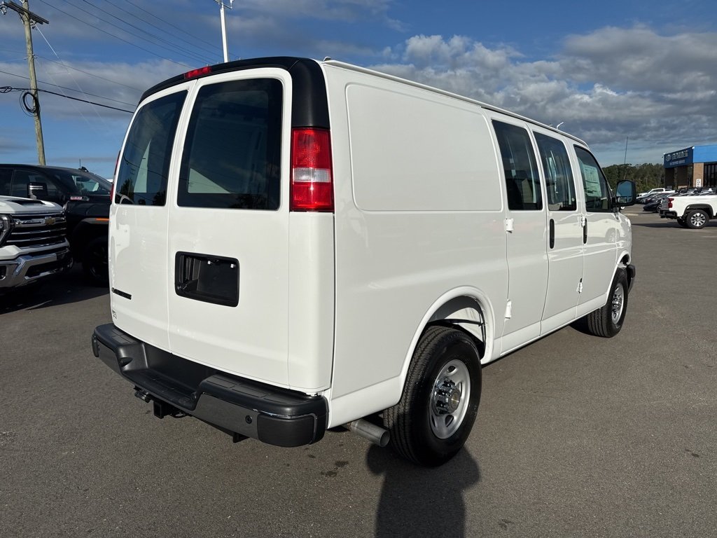 2025 Chevrolet Express 2500 Work Van photo 5