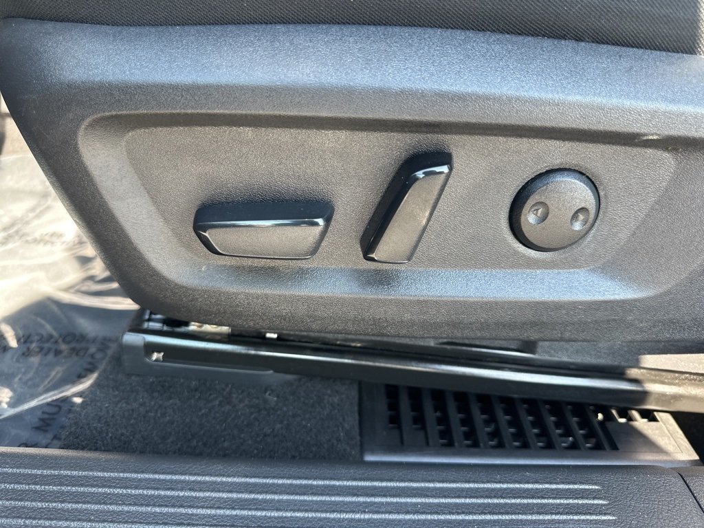 2024 Nissan Rogue SV photo 10