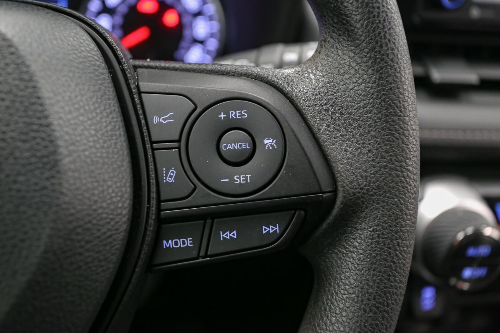 2022 Toyota RAV4 XLE photo 28