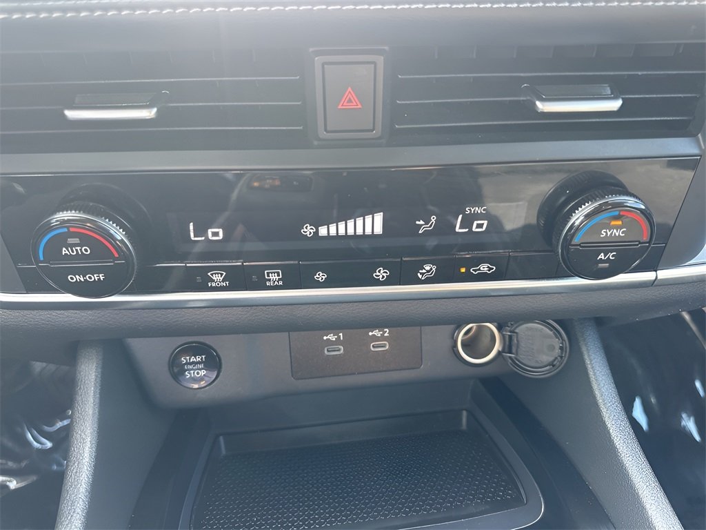 2024 Nissan Rogue SV photo 18