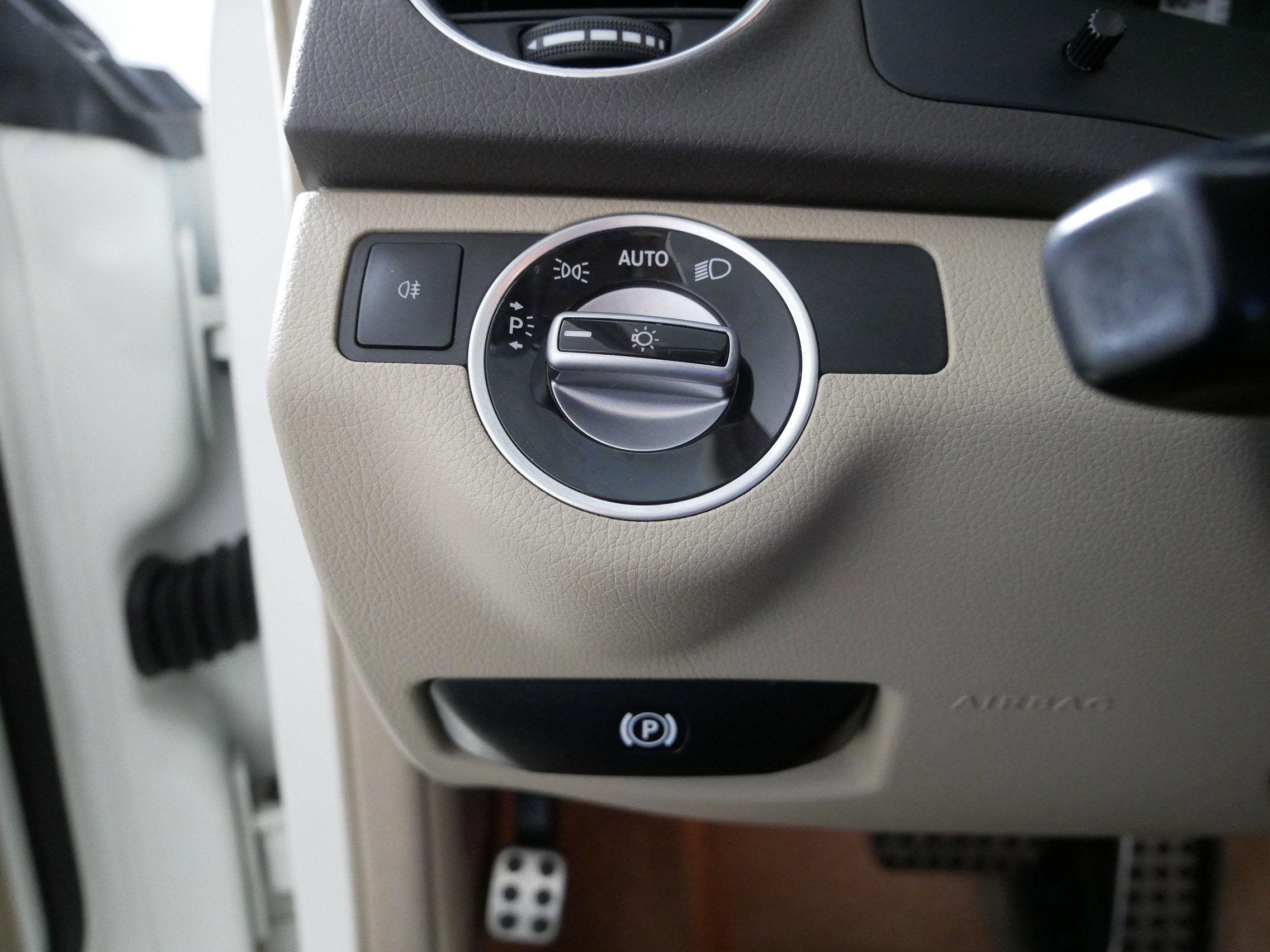 2012 Mercedes Benz C 300 Luxury photo 20