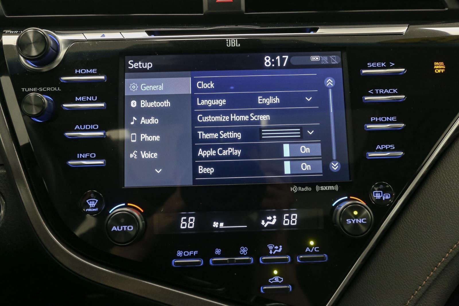 2018 Toyota Camry XLE photo 23