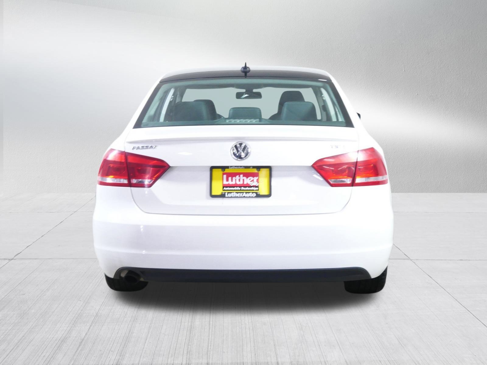 2015 Volkswagen Passat SE photo 6