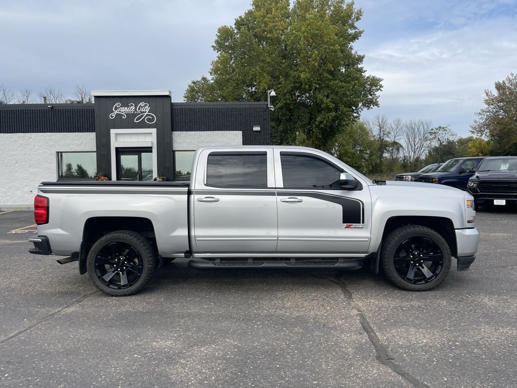 2017 Chevrolet Silverado LT photo 2