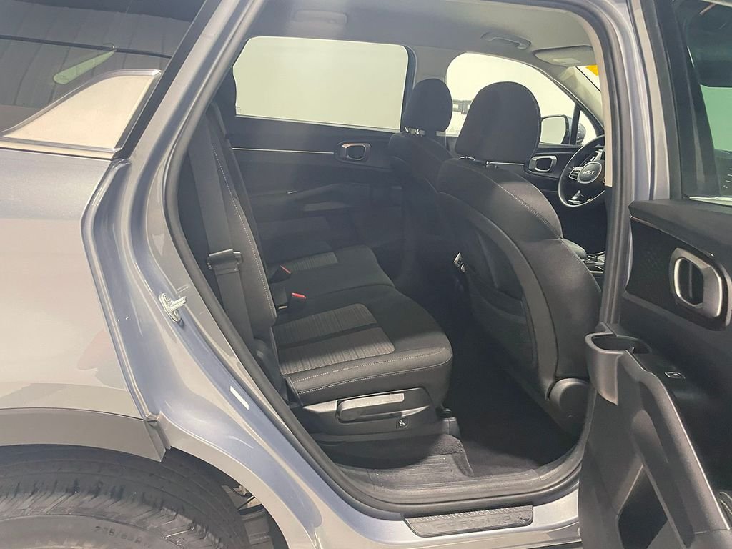 2022 Kia Sorento LX photo 15