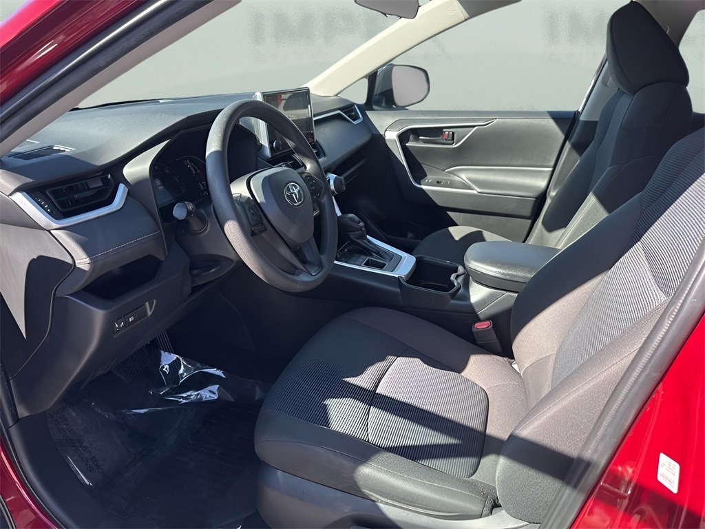 2023 Toyota RAV4 LE photo 9