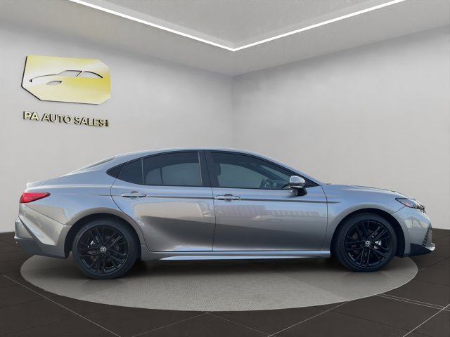 2025 Toyota Camry SE photo 8